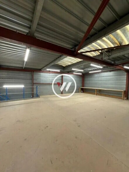 Flex in Mitry-Mory for lease - Interior Photo - Image 3 of 8