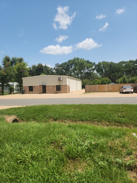 1906 Alfred Ln, Bossier City, LA for lease - Primary Photo - Image 1 of 13