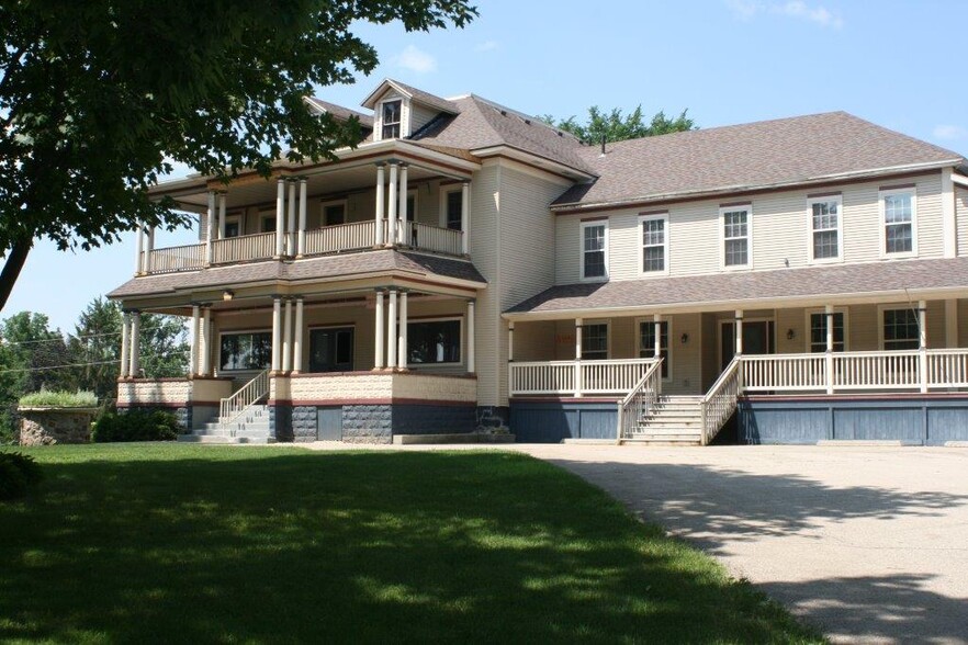 213 N Main St, Poynette, WI for sale - Building Photo - Image 1 of 10