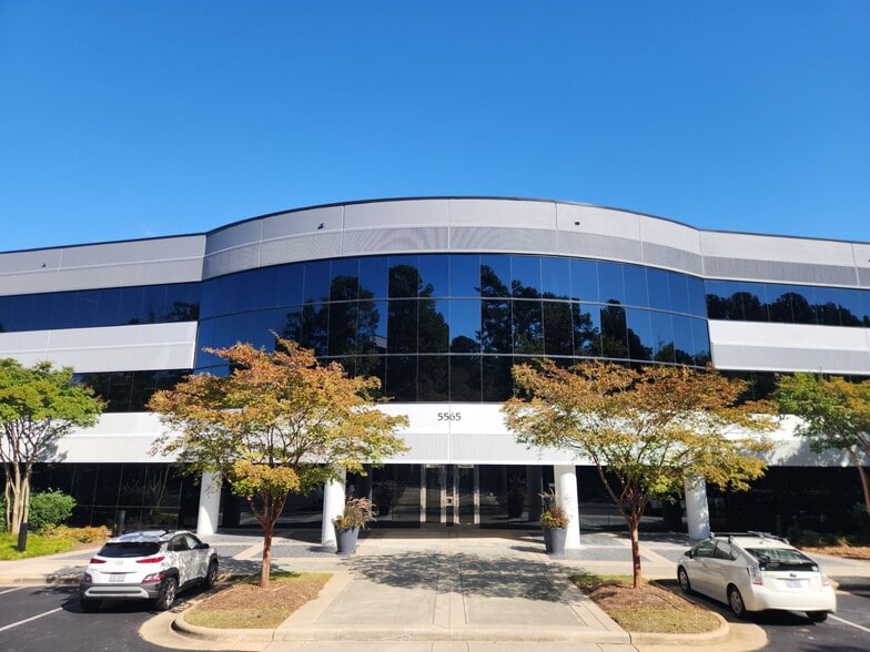 5565 Centerview Dr, Raleigh, NC for lease - Building Photo - Image 1 of 12