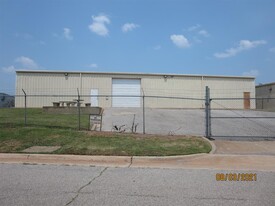 913 NW 64th St, Oklahoma City OK - Warehouse