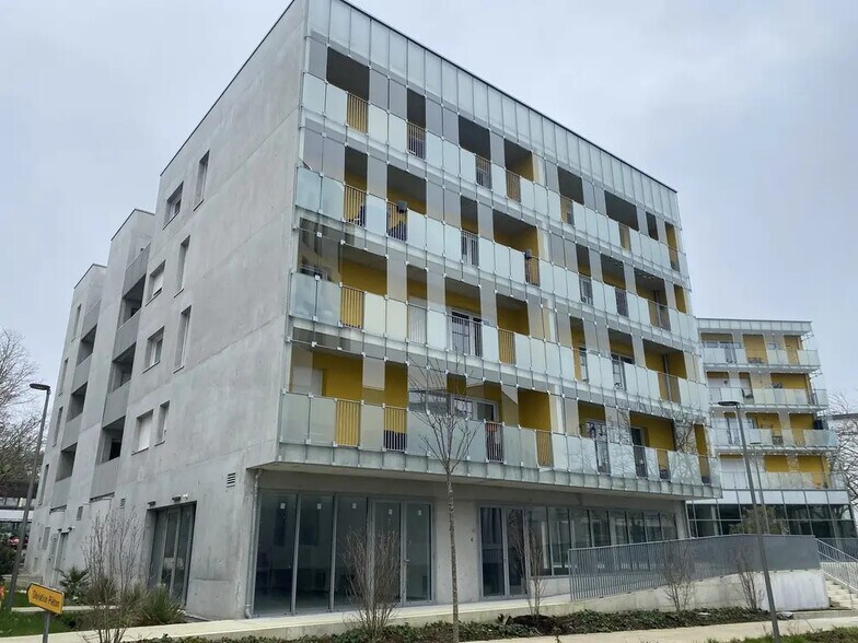 Retail in Nantes for sale - Building Photo - Image 1 of 4