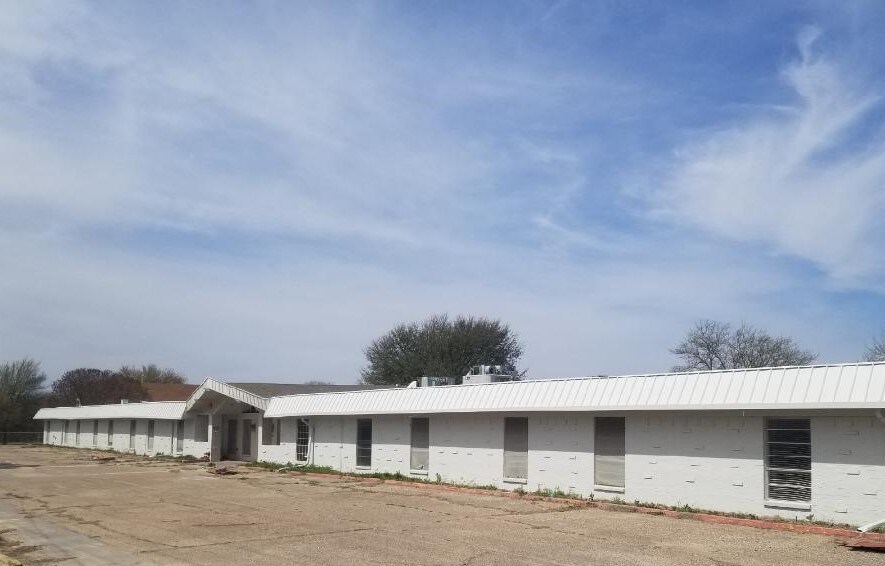 1108 W Kilpatrick St, Cleburne, TX for sale Building Photo- Image 1 of 1