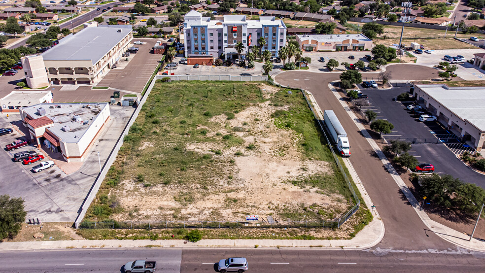 221 Calle Del Norte, Laredo, TX for sale - Aerial - Image 1 of 23