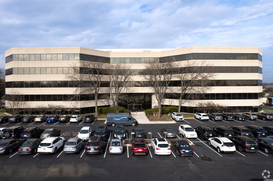 5 Revere Dr, Northbrook, IL for lease - Building Photo - Image 3 of 13