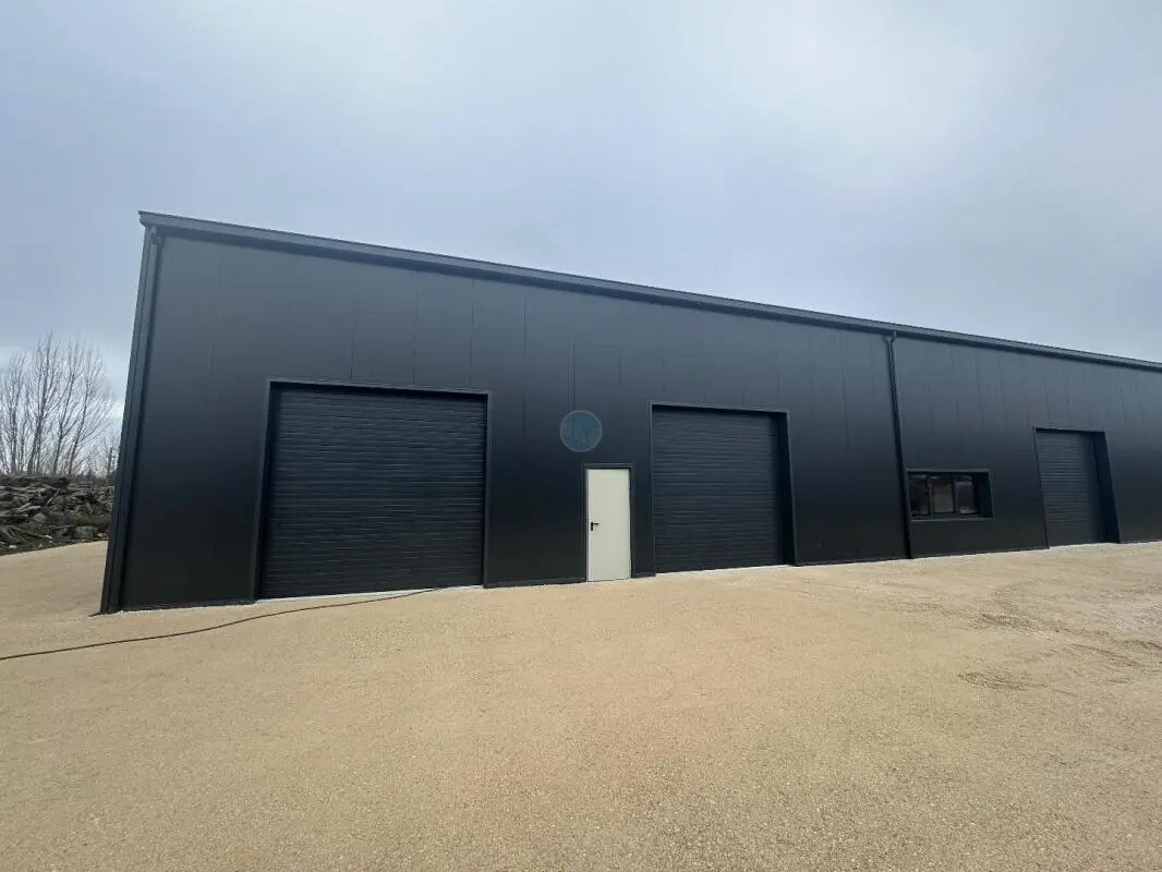 Flex in Meung-sur-Loire for lease Building Photo- Image 1 of 2