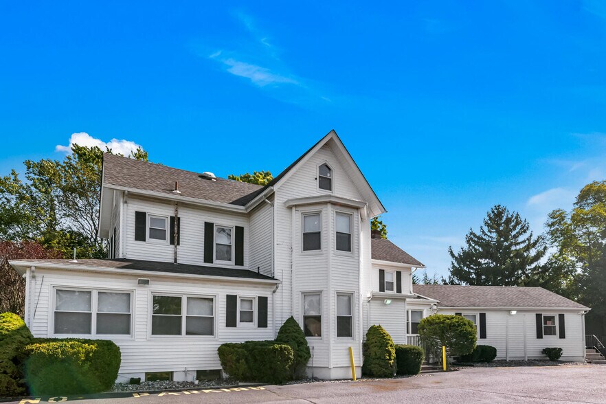 150 Cherry Tree Farm Rd, Middletown, NJ 07748