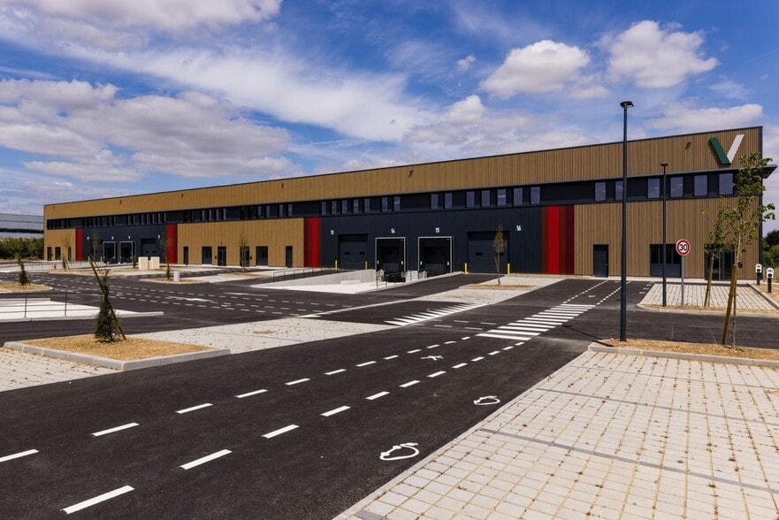Flex in Mitry Mory for lease - Building Photo - Image 3 of 15