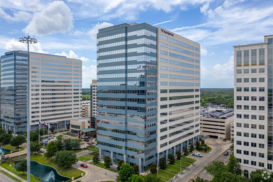 11720 Katy Fwy, Houston, TX for lease - Building Photo - Image 1 of 25