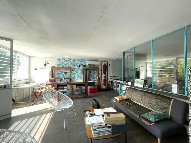 Retail in Villeneuve-Loubet for lease - Interior Photo - Image 1 of 8