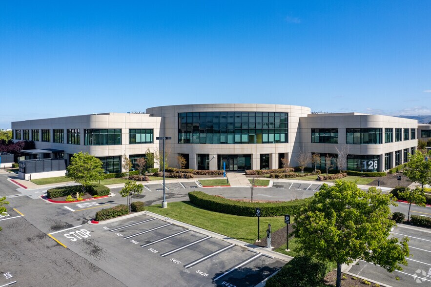 6750 Dumbarton Cir, Fremont, CA for lease - Building Photo - Image 2 of 6