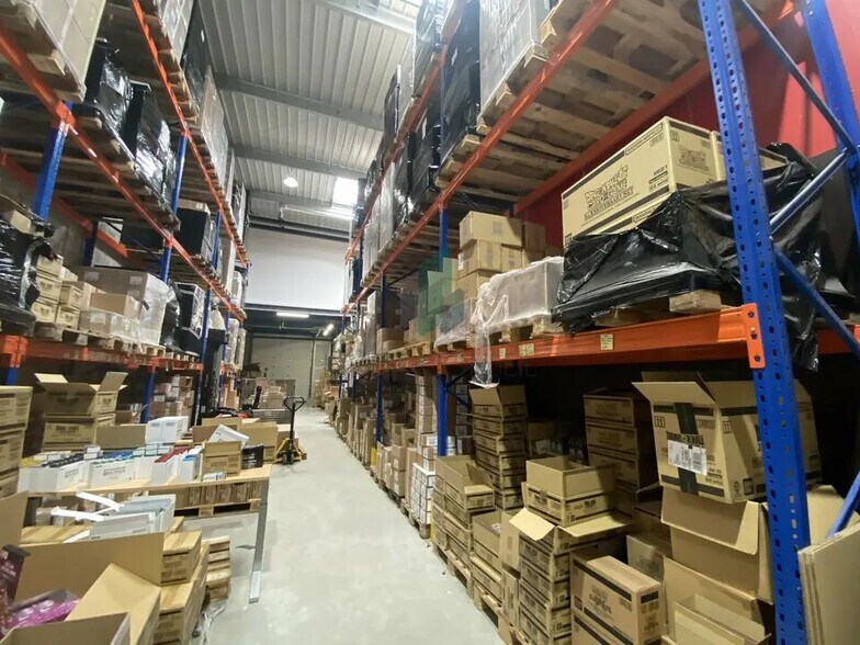 Flex in Frépillon for lease - Building Photo - Image 3 of 16