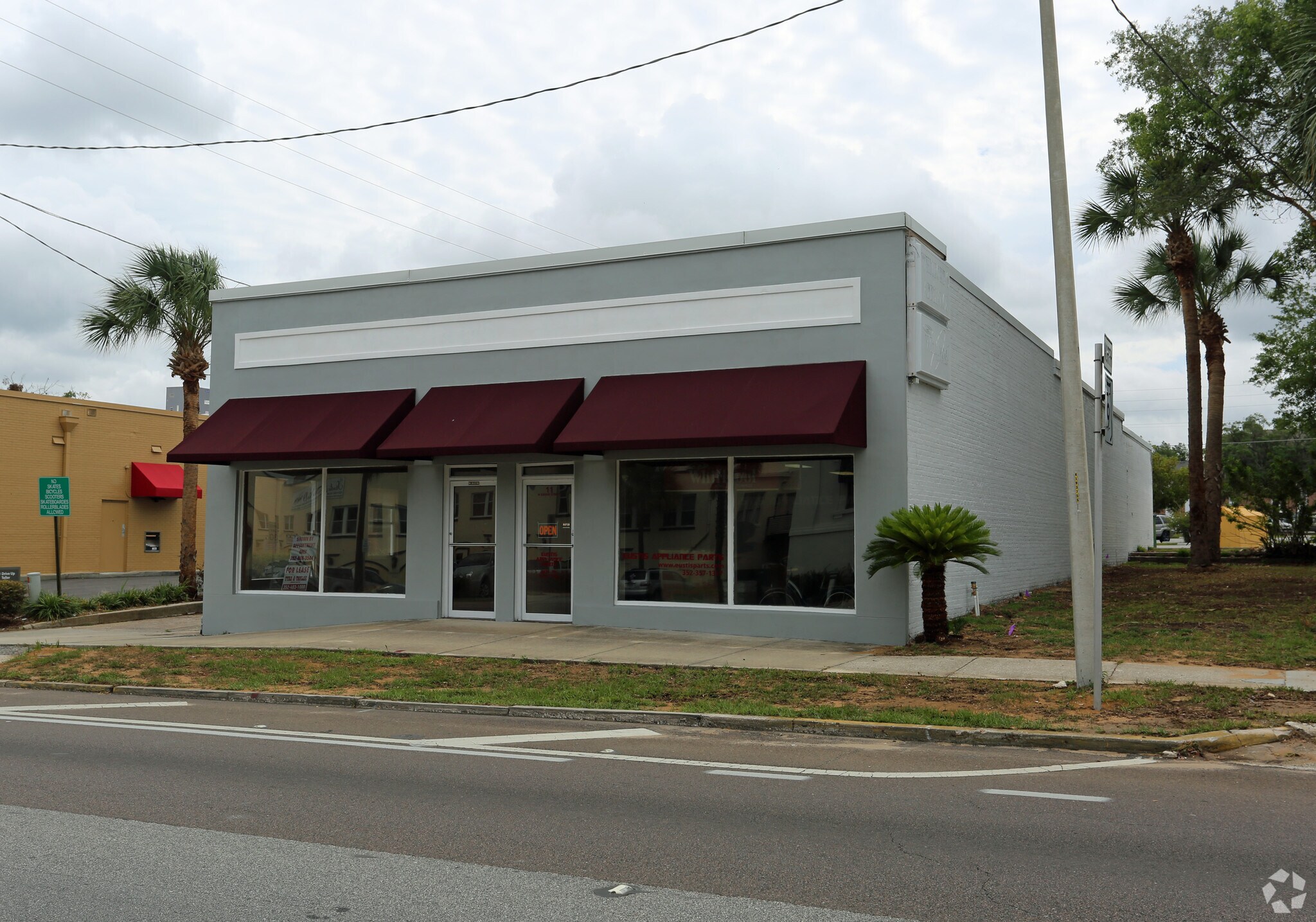 11 N Grove St, Eustis, FL for sale Primary Photo- Image 1 of 1