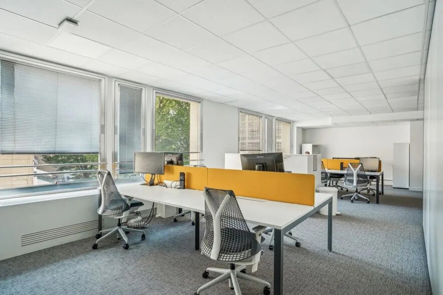 34-42 Avenue Raymond Poincaré, Paris for lease - Building Photo - Image 3 of 13