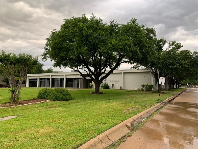 8130 John W Carpenter Fwy, Dallas, TX for lease - IMG_3330 - Image 1 of 8