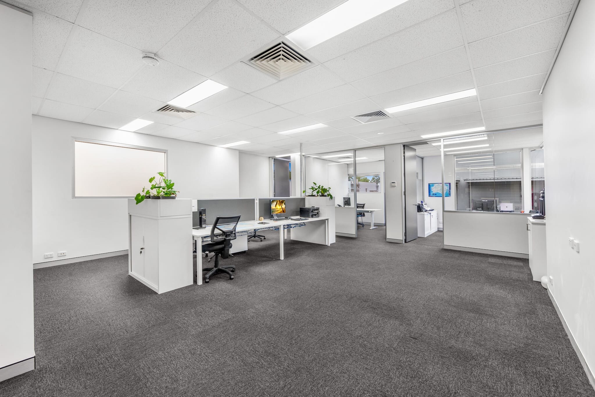 160 Lytton Rd, Morningside for lease Interior Photo- Image 1 of 9