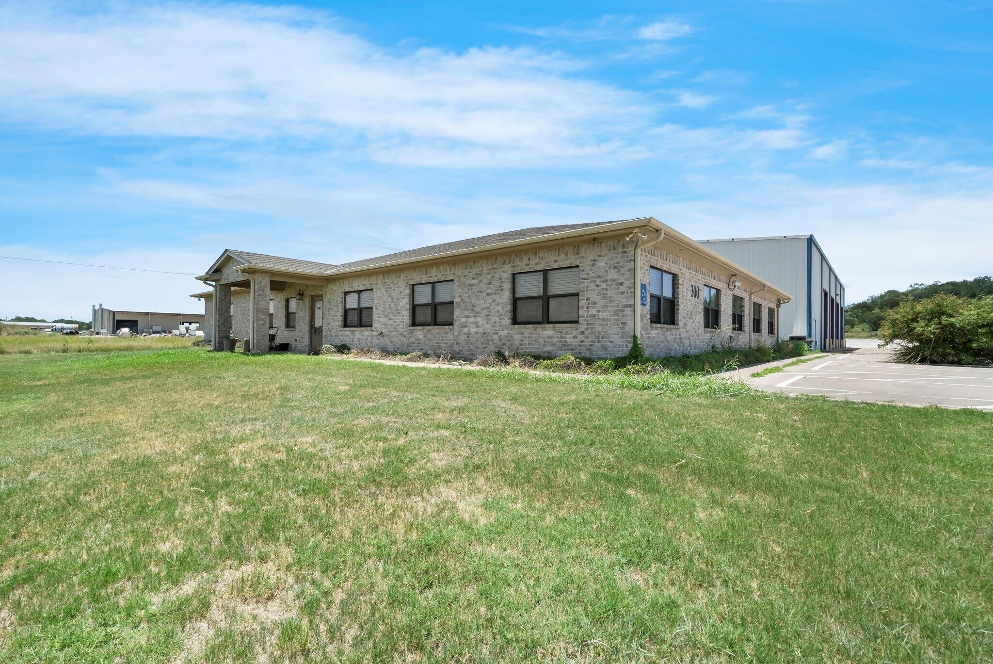 300 Travis St, Mineral Wells, TX for sale Primary Photo- Image 1 of 1