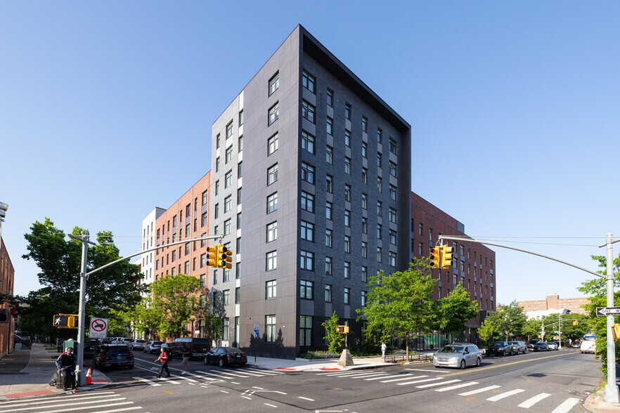 273 Snediker Ave, Brooklyn, NY for lease - Primary Photo - Image 1 of 10