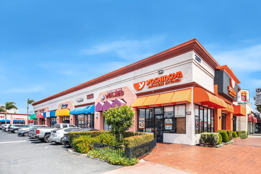 Plaza De La Fiesta / 40K SF Center portfolio of 3 properties for sale on LoopNet.com - Building Photo - Image 2 of 10