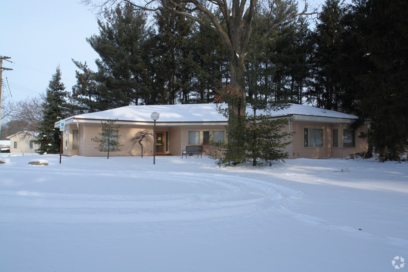 2726 N Saginaw Rd, Midland, MI 48640