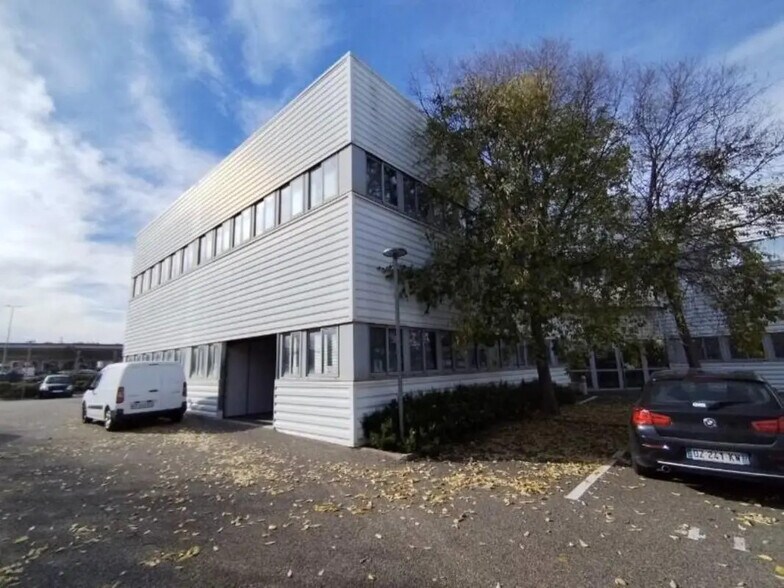 Office in Rousset for lease - Building Photo - Image 1 of 14
