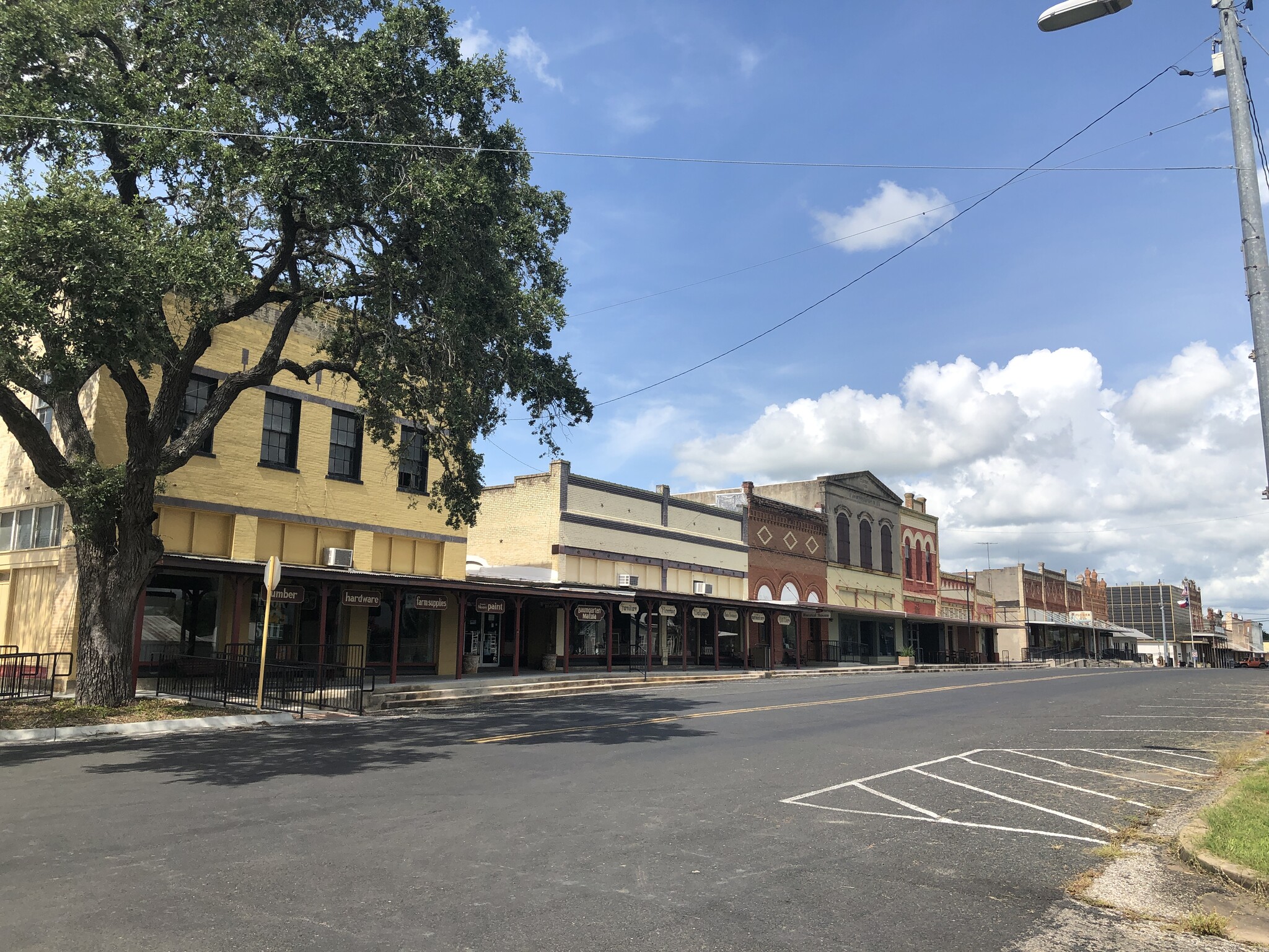 635 N Main St, Schulenburg, TX 78956 - 635 and 637 N. Main St ...