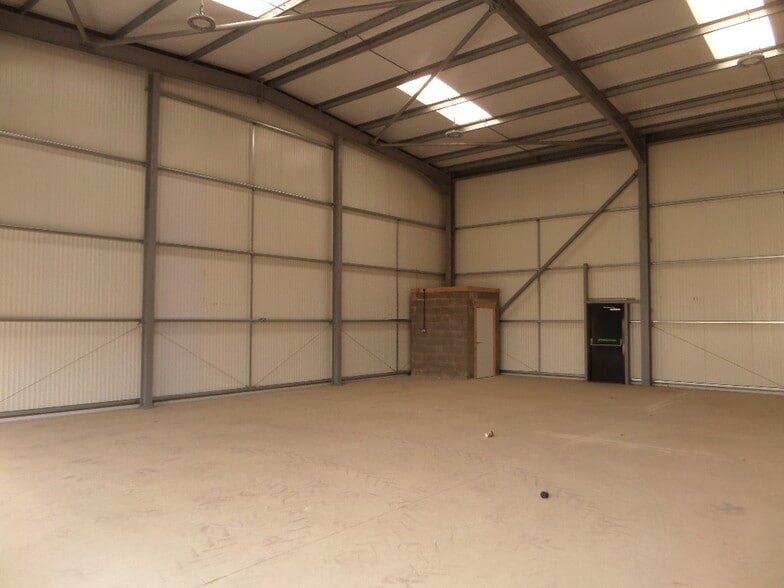 Newlands Ave, Bridgend for lease - Building Photo - Image 2 of 5