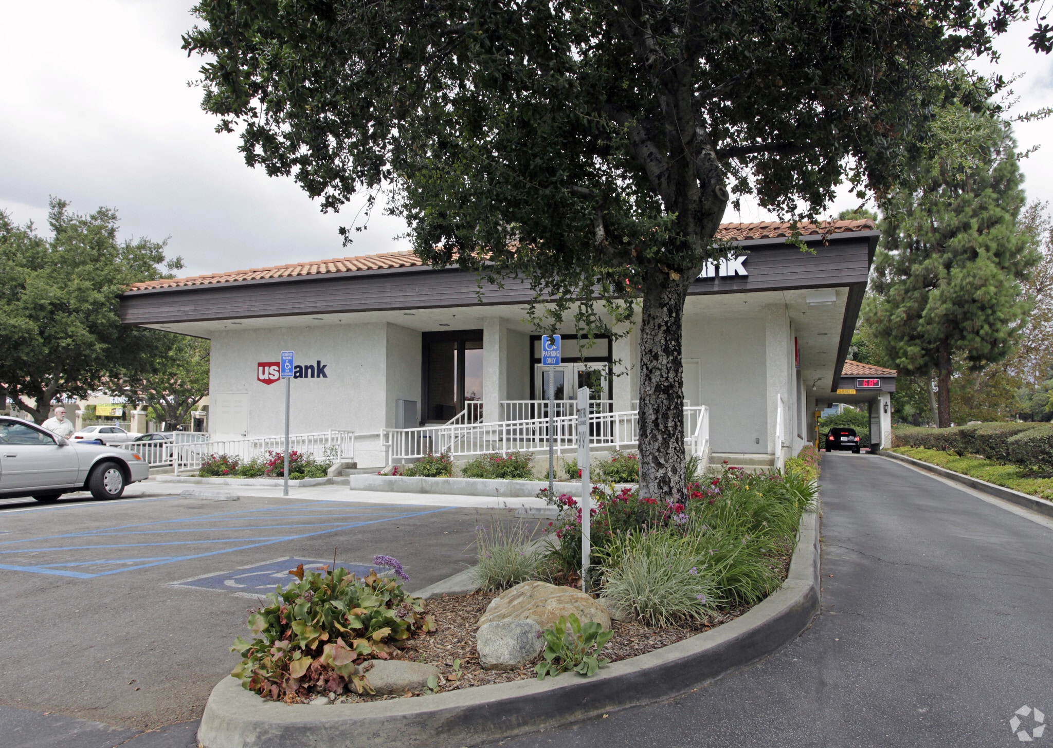 1669 N Mountain Ave, Upland, CA for lease Primary Photo- Image 1 of 4