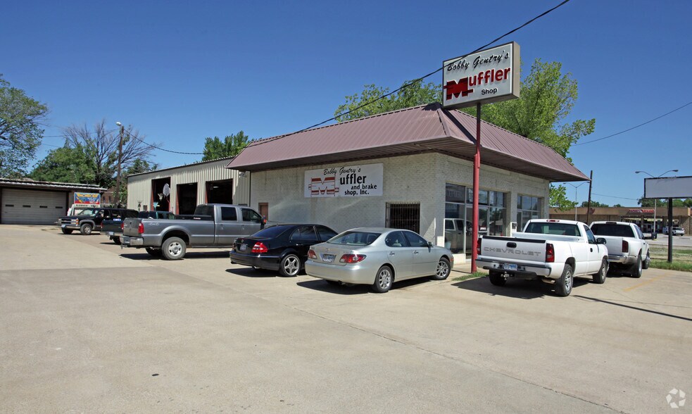 706-708 S Locust, Denton, TX for sale - Building Photo - Image 2 of 9