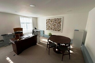 5 Staple Gdns, Winchester for lease Interior Photo- Image 2 of 8