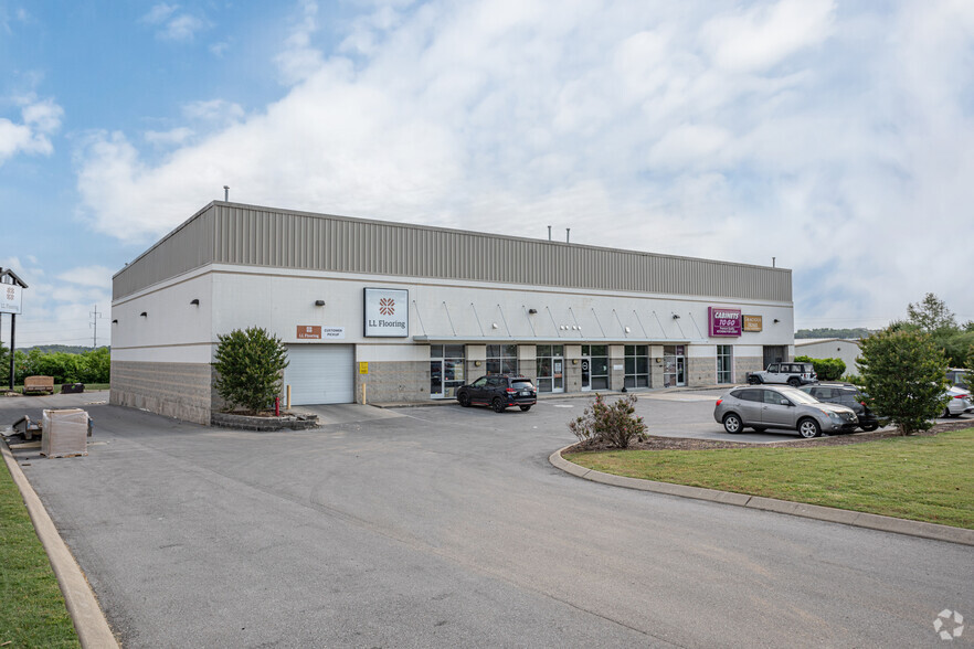 131-133 Charter Pl, La Vergne, TN for lease - Primary Photo - Image 1 of 2