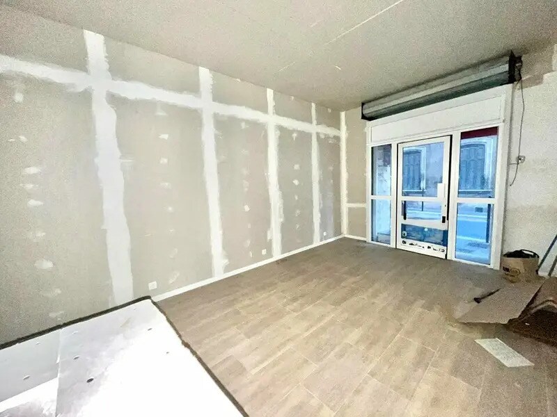 Retail in Vidauban for lease Interior Photo- Image 1 of 7