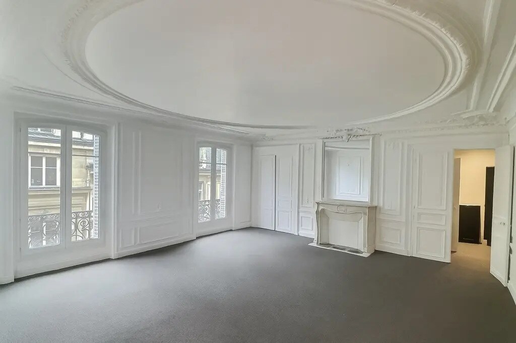 Office in Paris for lease Building Photo- Image 1 of 12