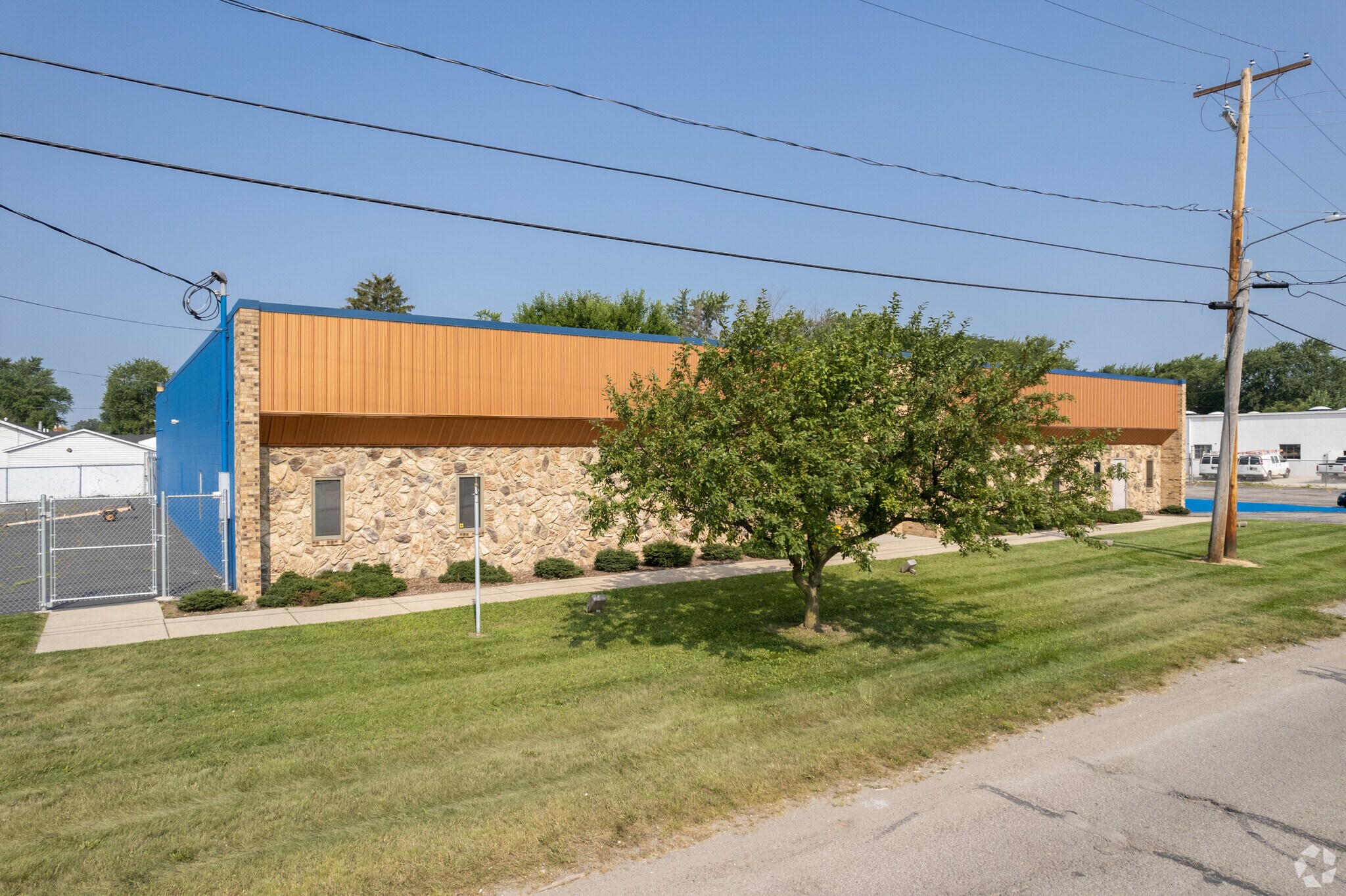 5173-5221 Tractor Rd, Toledo, OH for sale Primary Photo- Image 1 of 1