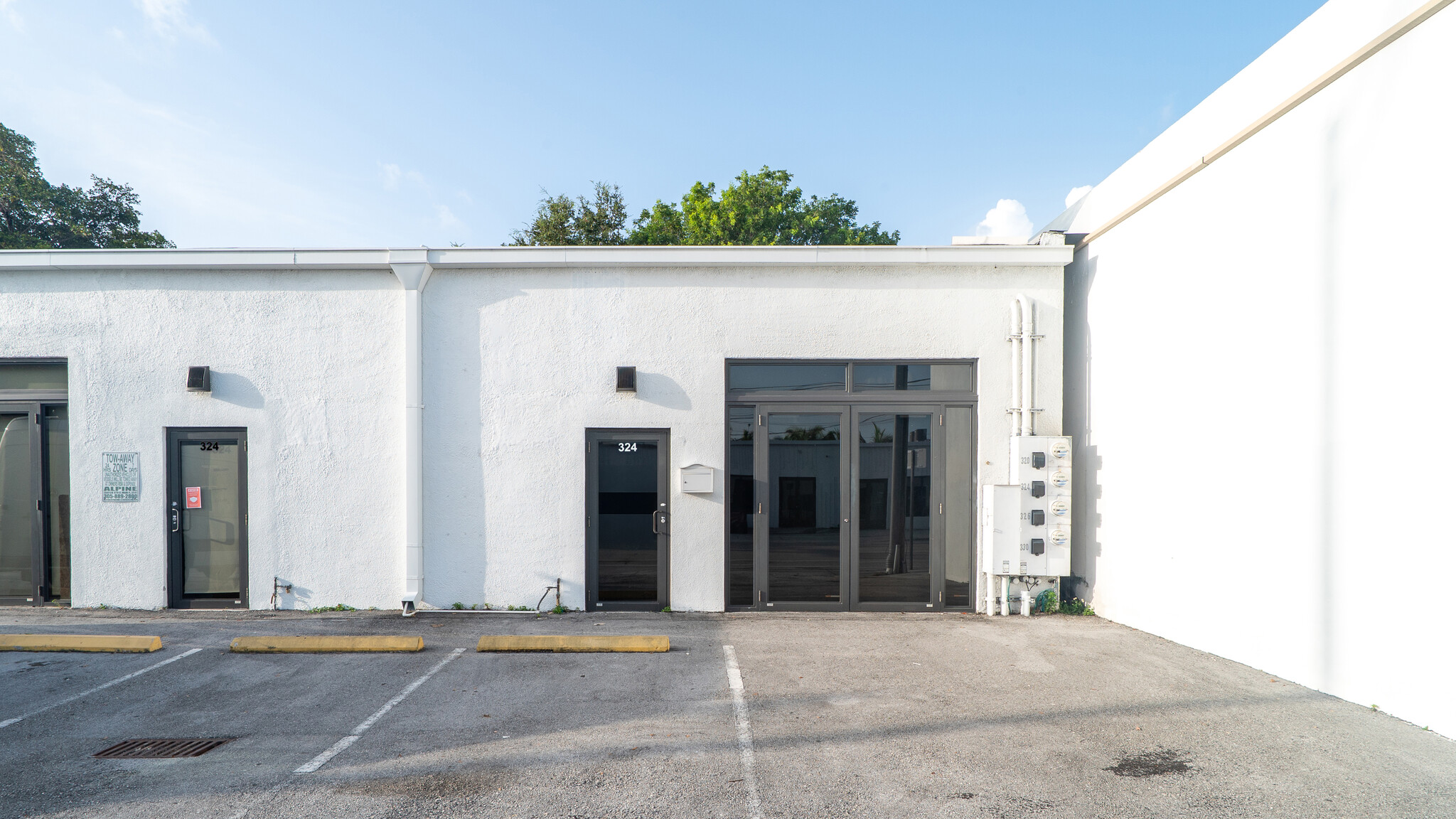 320 NE 61st St, Miami, FL for lease Building Photo- Image 1 of 8