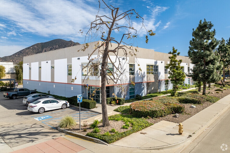 4682 Calle Bolero, Camarillo, CA for lease - Building Photo - Image 1 of 10