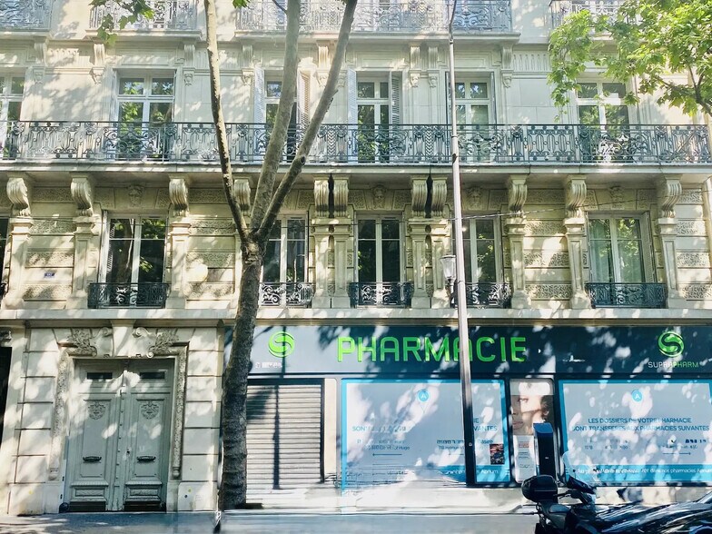 Retail in Paris for lease - Building Photo - Image 1 of 8