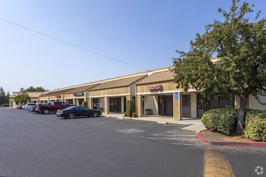 2700-2780 W Shaw Ave, Fresno, CA for lease - Building Photo - Image 3 of 9