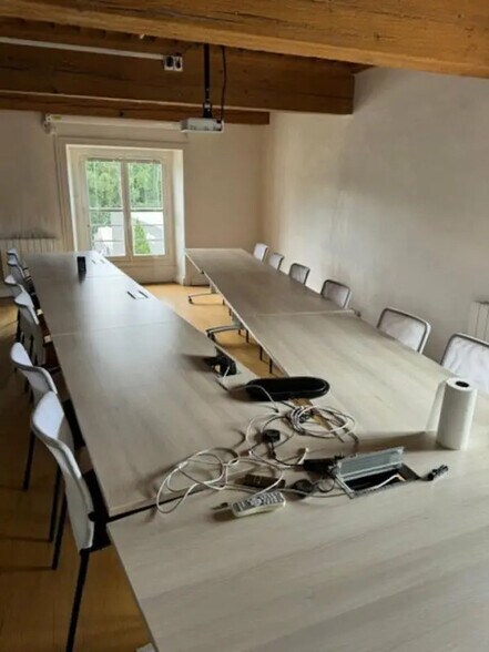 Office in Pierre-Bénite for lease - Interior Photo - Image 1 of 3