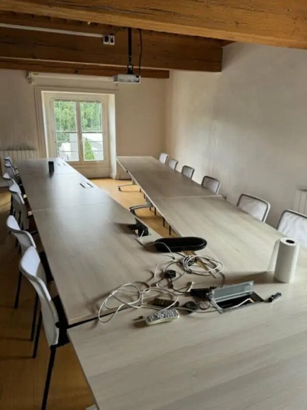 Office in Pierre-Bénite for lease Interior Photo- Image 1 of 4