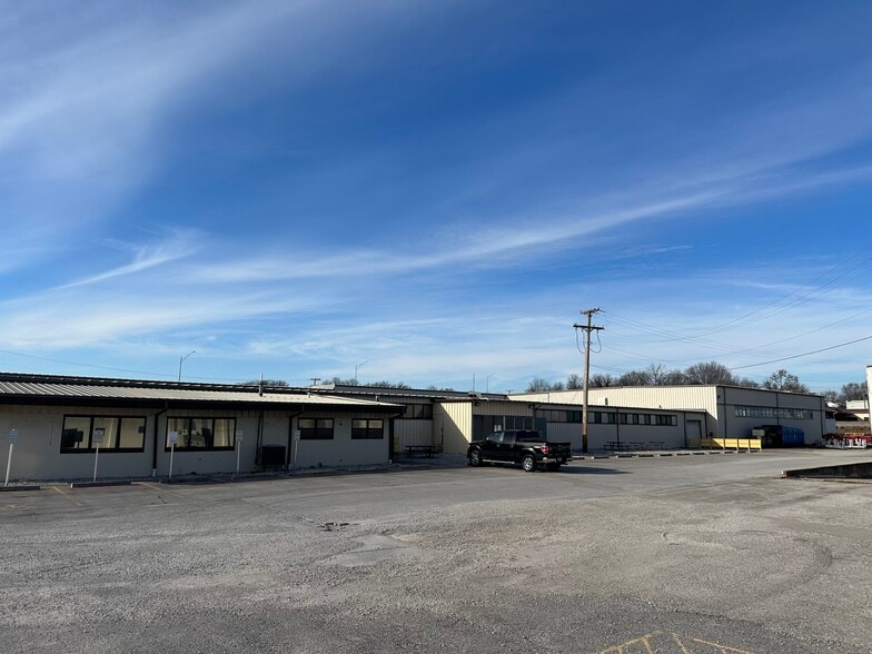 100 Dairy St, Monett, MO for sale - Primary Photo - Image 1 of 1