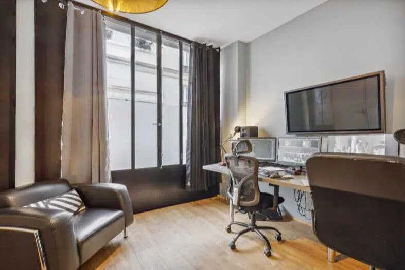 Paris, PAR 75011 - Unit 1 -  - Interior Photo - Image 1 of 10
