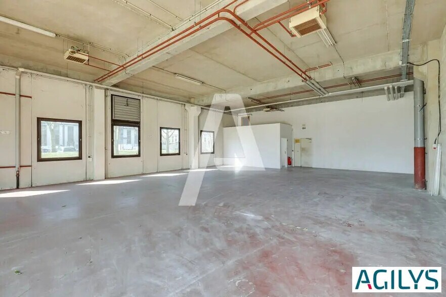 Flex in  for lease - Interior Photo - Image 3 of 5