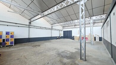 Flex in Saint-Maur-des-Fossés for lease Interior Photo- Image 2 of 8