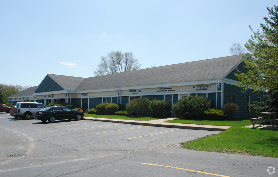 7115 Virginia Rd, Crystal Lake, IL for lease - Building Photo - Image 2 of 3