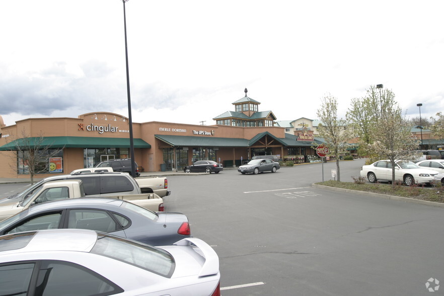 1301 Center Dr, Medford, OR for sale - Primary Photo - Image 1 of 1