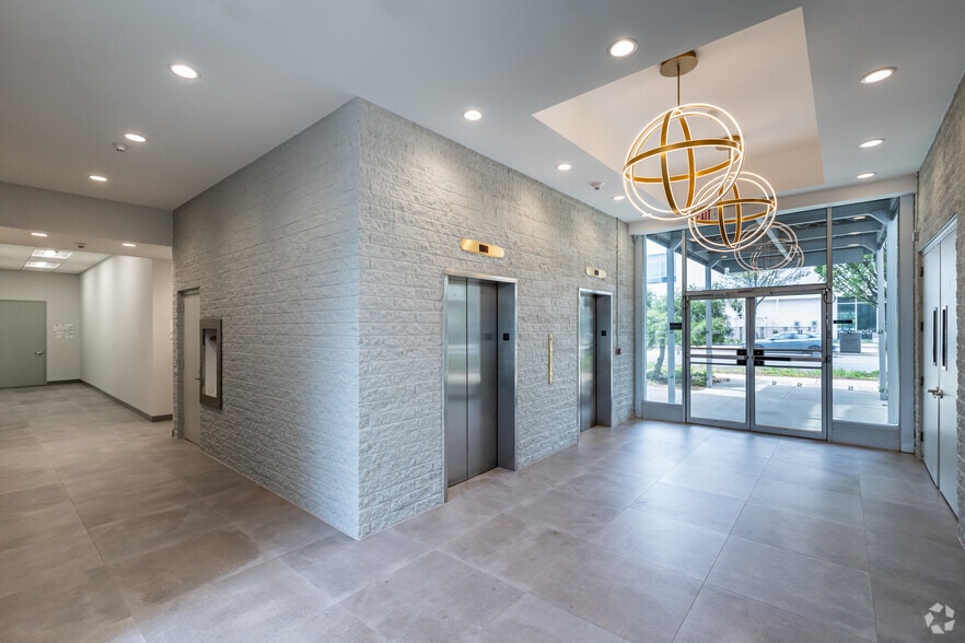 1205 Franklin Ave, Garden City, NY for lease - Lobby - Image 3 of 5