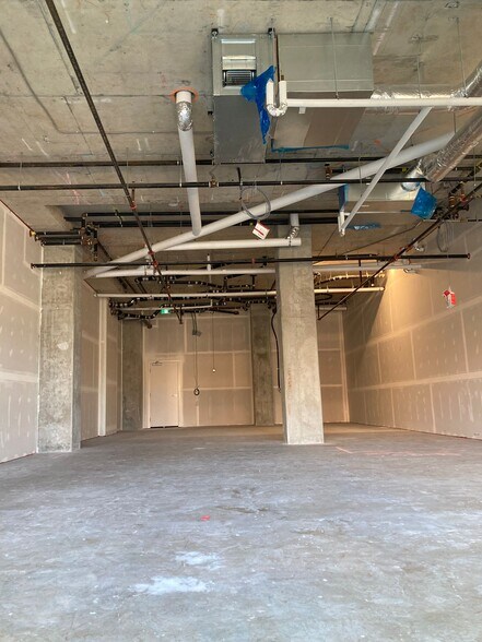 1526 Finlay St, White Rock, BC for sale - Interior Photo - Image 3 of 24