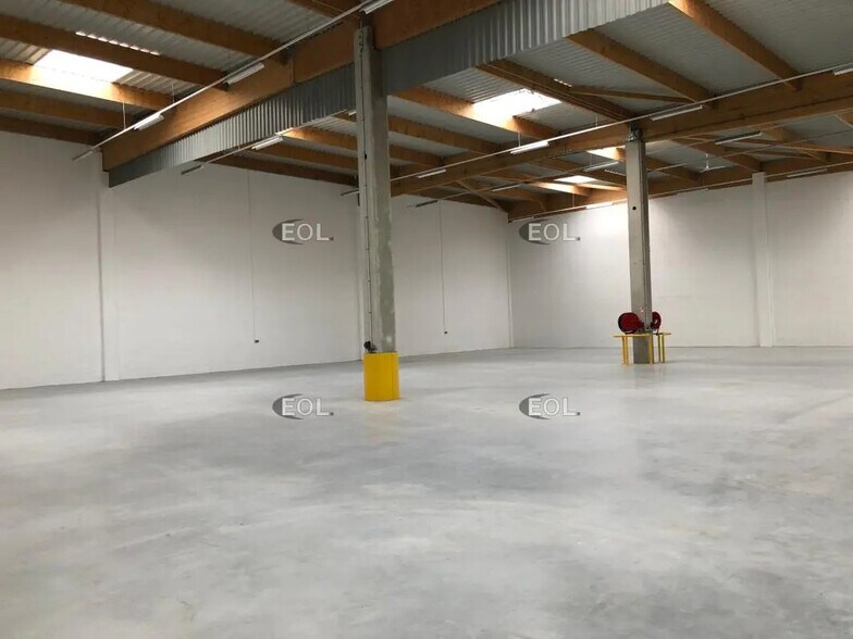 Industrial in Orly for lease - Interior Photo - Image 3 of 5