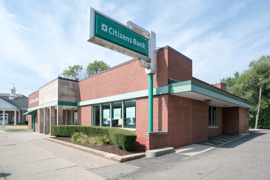 19307 Mack Ave, Grosse Pointe, MI for sale - Primary Photo - Image 1 of 1